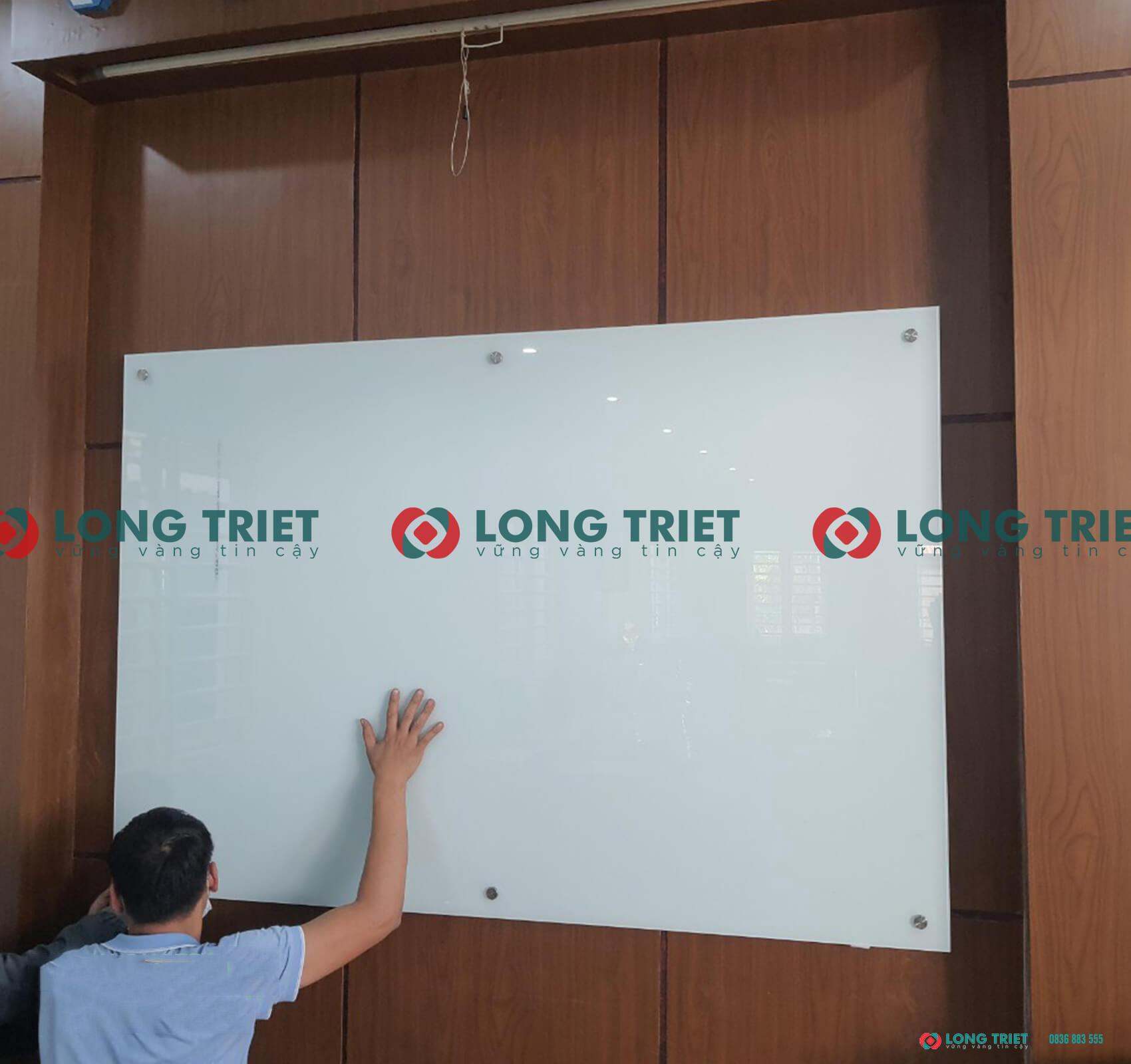 bang-kinh-cuong-luc-treo-tuong-3